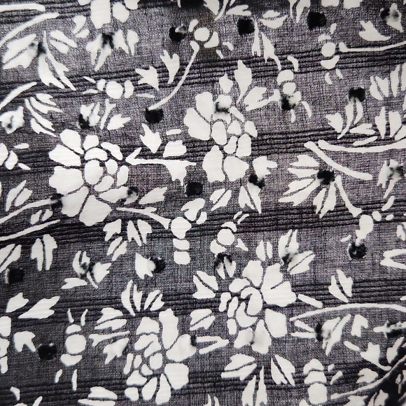 LOFT B&W floral ruffle tie neck shell (Size: L) - Picture 7 of 8